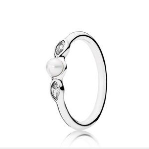 Pandora Petite Luminous Leaves Ring, white pearl